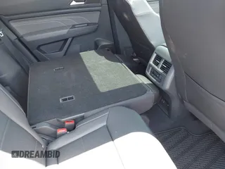 2023 Volkswagen Atlas SEL z VIN 1V2BR2CA2PC510744, wystawiony jako IAAI lot #42292142 z przebiegiem 20 612 mil mil oraz . Historia ofert i sprzedaży dostępna na DreamBid. Obrazek 8.
