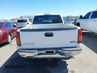 2000 GMC New Sierra 1500 SL with VIN 2GTEC19V0Y1143564, listed as a IAAI auction lot 41839246 with 203,433 mi miles. Bid and sale history available at carsss.com. Image 17.