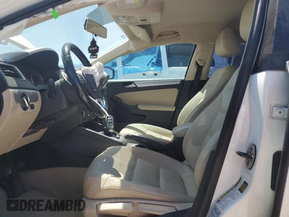 2014 Volkswagen Jetta SE with VIN 3VWD17AJ6EM265926, listed as a Copart auction lot 59060335 with 113,994 mi miles and Salvage title. Bid and sale history available at DreamBid. Image 7.