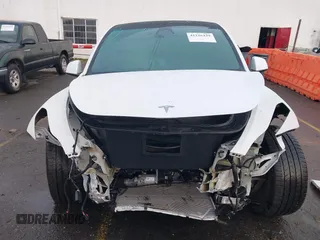 2021 Tesla Model Y Performance z VIN 5YJYGDEF2MF133739, wystawiony jako IAAI lot #41226429 z przebiegiem 58 502 mil mil oraz . Historia ofert i sprzedaży dostępna na DreamBid. Obrazek 6.