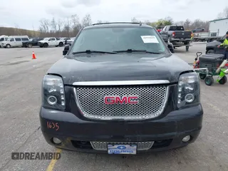 2011 GMC Yukon SLT with VIN 1GKS2CE01BR347675, listed as a IAAI auction lot 41931635 with 247,817 mi miles. Bid and sale history available at carsss.com. Image 12.