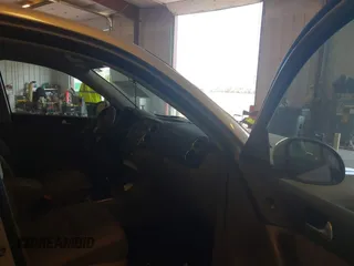 2011 Volkswagen Tiguan SEL z VIN WVGBV7AXXBW511175, wystawiony jako IAAI lot #42341613 z przebiegiem 168 497 mil mil oraz . Historia ofert i sprzedaży dostępna na DreamBid. Obrazek 5.