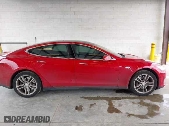 2013 Tesla Model S with VIN 5YJSA1CN7DFP26996, listed as a IAAI auction lot 42244540 with 128,160 mi miles and . Bid and sale history available at DreamBid. Image 13.