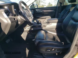 2017 Cadillac XT5 Premium Luxury FWD z VIN 1GYKNCRS2HZ114664, wystawiony jako Copart lot #84624944 z przebiegiem 153 882 mil mil oraz Szkody całkowita. Historia ofert i sprzedaży dostępna na DreamBid. Obrazek 7.
