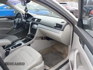 2013 Volkswagen Passat SE z VIN 1VWBP7A30DC115737, wystawiony jako IAAI lot #41626235 z przebiegiem 257 880 mil mil oraz . Historia ofert i sprzedaży dostępna na DreamBid. Obrazek 5.