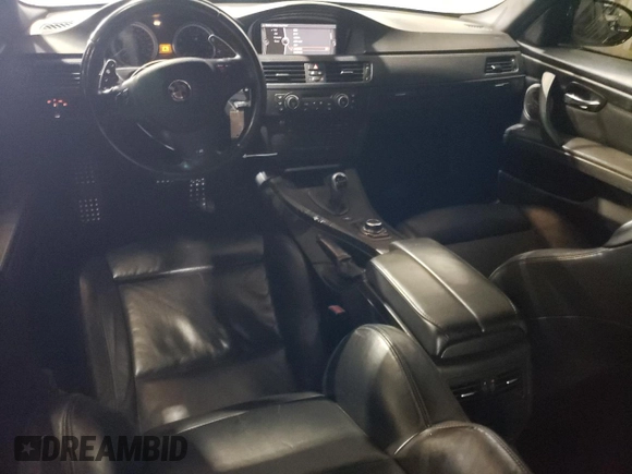 2011 BMW M3 z VIN WBSPM9C53BE698794, wystawiony jako Copart lot #41660625 z przebiegiem 141 497 mil mil oraz Czysty tytuł • Clean title. Historia ofert i sprzedaży dostępna na DreamBid. Obrazek 8.