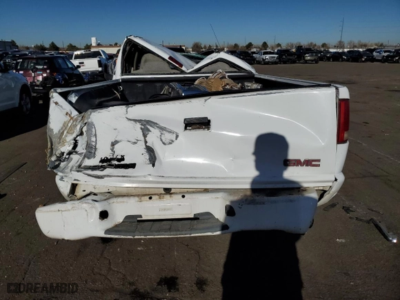 1998 GMC Sonoma with VIN 1GTCS1443W8506359, listed as a Copart auction lot 83055064 with 0 mi miles and Salvage Title. Bid and sale history available at carsss.com. Image 6.