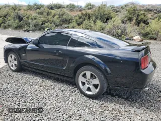 2006 Ford Mustang GT Deluxe z VIN 1ZVFT82H765214771, wystawiony jako Copart lot #56602605 z przebiegiem 125 315 mil mil oraz Szkoda całkowita • Salvage title. Historia ofert i sprzedaży dostępna na DreamBid. Obrazek 2.