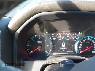 2017 GMC Sierra 2500HD Denali z VIN 1GT12UEG3HF132898, wystawiony jako IAAI lot #41442407 z przebiegiem 83 432 mil mil oraz . Historia ofert i sprzedaży dostępna na DreamBid. Obrazek 7.
