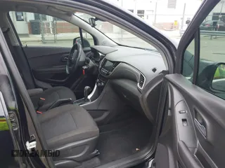 2020 Chevrolet Trax LT with VIN 3GNCJLSB8LL333975, listed as a IAAI auction lot 42115750 with 114,436 mi miles. Bid and sale history available at carsss.com. Image 5.