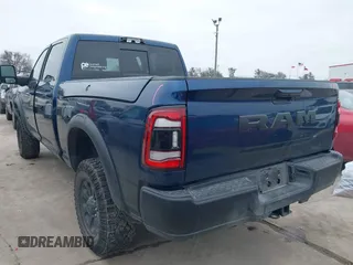 2024 Ram 2500 Power Wagon z VIN 3C6TR5EJ0RG315687, wystawiony jako IAAI lot #41614637 z przebiegiem 10 933 mil mil oraz . Historia ofert i sprzedaży dostępna na DreamBid. Obrazek 3.