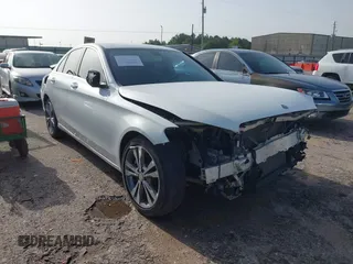 2017 Mercedes-Benz C 300 z VIN 55SWF4JB7HU227889, wystawiony jako IAAI lot #42624242 z przebiegiem 44 618 mil mil oraz . Historia ofert i sprzedaży dostępna na DreamBid. Obrazek 1.