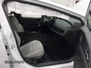 2024 Toyota Prius LE z VIN JTDADABU6R3024846, wystawiony jako IAAI lot #42256141 z przebiegiem 2 840 mil mil oraz . Historia ofert i sprzedaży dostępna na DreamBid. Obrazek 5.