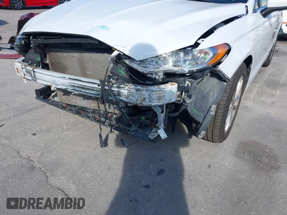 2019 Ford Fusion SE with VIN 3FA6P0H76KR261861, listed as a IAAI auction lot 41031650 with 132,040 mi miles. Bid and sale history available at carsss.com. Image 6.