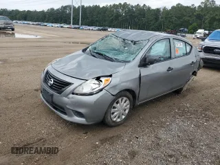 2013 Nissan Versa S Plus z VIN 3N1CN7AP1DL846121, wystawiony jako Copart lot #56717285 z przebiegiem 110 455 mil mil oraz Szkoda całkowita • Salvage title. Historia ofert i sprzedaży dostępna na DreamBid. Obrazek 1.