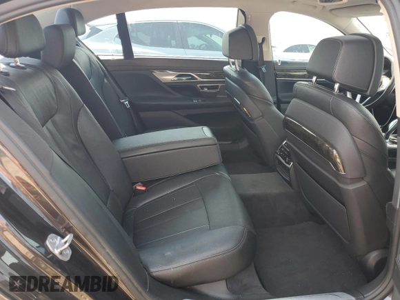 2016 BMW 7 Series 740i z VIN WBA7E2C57GG714564, wystawiony jako Copart lot #56186285 z przebiegiem 111 598 mil mil oraz Szkoda całkowita • Salvage title. Historia ofert i sprzedaży dostępna na DreamBid. Obrazek 10.