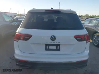2024 Volkswagen Tiguan S with VIN 3VVRB7AX7RM041291, listed as a IAAI auction lot 41793818 with 24,004 mi miles. Bid and sale history available at carsss.com. Image 16.