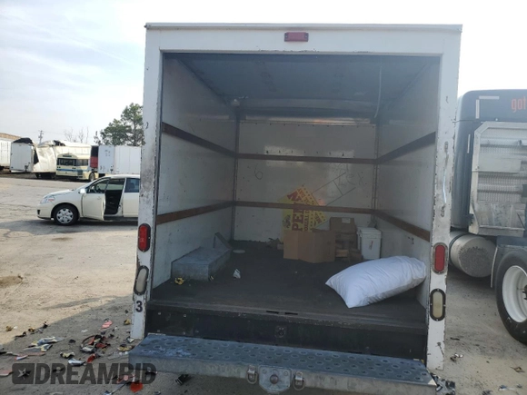 2008 GMC Savana Commercial SRW 9E9 z VIN 1GDGG31C581911818, wystawiony jako Copart lot #85302684 z przebiegiem 192 740 mil mil oraz Szkoda całkowita • Salvage title. Historia ofert i sprzedaży dostępna na DreamBid. Obrazek 6.