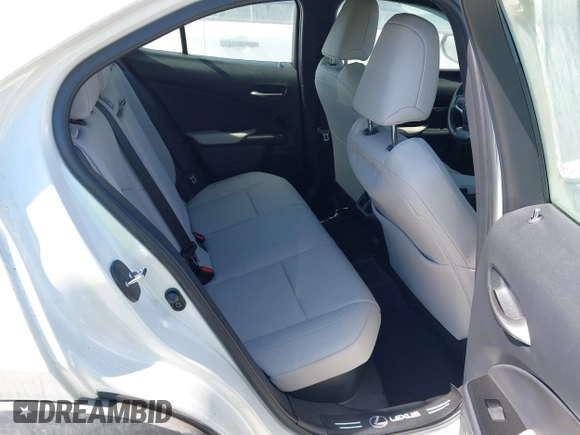 2021 Lexus UX with VIN JTHP9JBH4M2044900, listed as a IAAI auction lot 40543882 with 1 mi miles. Bid and sale history available at carsss.com. Image 8.