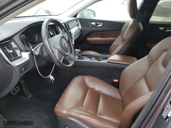 2018 Volvo XC60 Momentum with VIN LYV102RK1JB083592, listed as a Copart auction lot 68032212 with 34,094 mi miles. Bid and sale history available at carsss.com. Image 7.