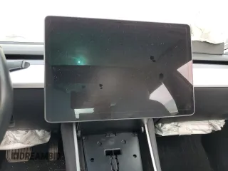 2019 Tesla Model 3 Mid Range z VIN 5YJ3E1EAXKF429382, wystawiony jako Copart lot #56172625 z przebiegiem Nie podano mil oraz Szkoda całkowita • Salvage title. Historia ofert i sprzedaży dostępna na DreamBid. Obrazek 9.