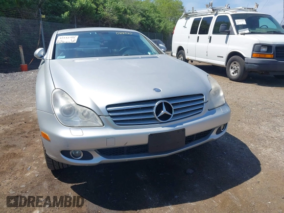 2007 Mercedes-Benz CLS-Class 5.5L with VIN WDDDJ72X07A088530, listed as a IAAI auction lot 42142766 with 202,648 mi miles. Bid and sale history available at carsss.com. Image 6.