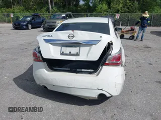 2015 Nissan Altima 2.5 S with VIN 1N4AL3AP5FC297935, listed as a IAAI auction lot 41963576 with 225,230 mi miles. Bid and sale history available at carsss.com. Image 6.