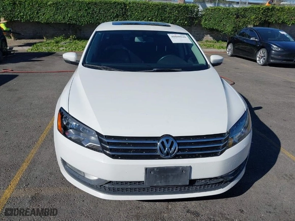 2015 Volkswagen Passat 1.8T SE w/Sunroof & Nav with VIN 1VWBT7A3XFC075648, listed as a IAAI auction lot 40808040 with 189,620 mi miles. Bid and sale history available at carsss.com. Image 12.