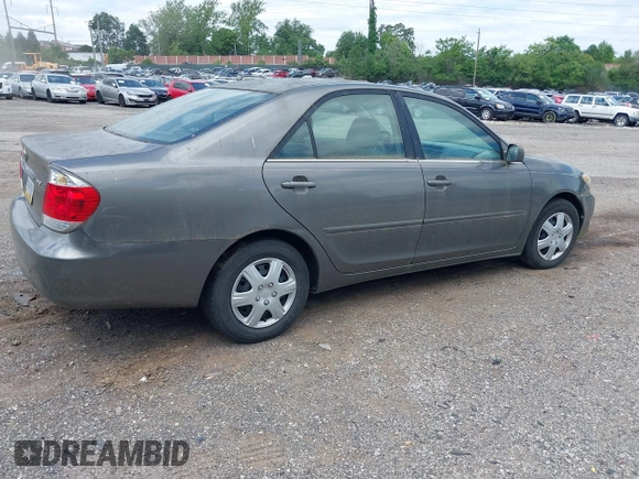 2005 Toyota Camry LE z VIN 4T1BE30K25U605811, wystawiony jako IAAI lot #42309112 z przebiegiem 153 914 mil mil oraz . Historia ofert i sprzedaży dostępna na DreamBid. Obrazek 4.