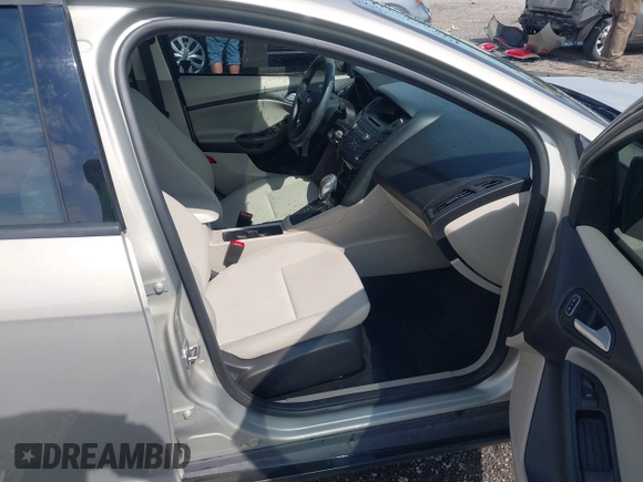 2015 Ford Focus SE с VIN 1FADP3F26FL209022, выставлен на аукционе IAAI как лот 42070713 с пробегом 31 908 миль миль и . История ставок и продаж доступна на DreamBid. Изображение 5.