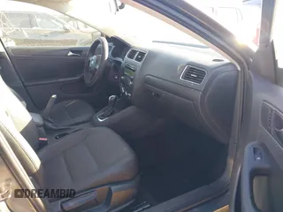 2011 Volkswagen Jetta Sedan SE w/Convenience & Sunroof PZEV with VIN 3VWDZ7AJ0BM357277, listed as a IAAI auction lot 41897588 with 149,710 mi miles. Bid and sale history available at carsss.com. Image 5.