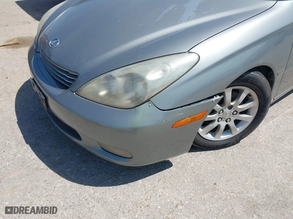 2002 Lexus ES 300 with VIN JTHBF30G320085116, listed as a IAAI auction lot 42015660 with 285,292 mi miles. Bid and sale history available at carsss.com. Image 6.