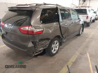 2018 Toyota Sienna LE Auto Access Seat with VIN 5TDKZ3DC4JS903738, listed as a IAAI auction lot 41688581 with 42,511 mi miles. Bid and sale history available at carsss.com. Image 4.