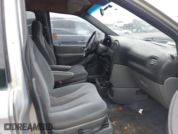 2005 Dodge Caravan SE with VIN 1D4GP24R95B151741, listed as a IAAI auction lot 42215827 with 189,025 mi miles and . Bid and sale history available at carsss.com. Image 5.