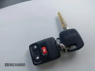 2002 Ford Escape XLT Choice с VIN 1FMYU03102KB75329, выставлен на аукционе IAAI как лот 42063382 с пробегом 129 714 миль миль и . История ставок и продаж доступна на DreamBid. Изображение 11.