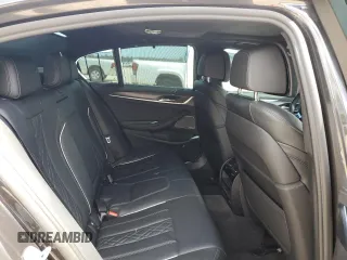 2022 BMW 5 Series M550i xDrive z VIN WBA13BK09NCJ00508, wystawiony jako Copart lot #58077634 z przebiegiem Nie podano mil oraz . Historia ofert i sprzedaży dostępna na DreamBid. Obrazek 10.