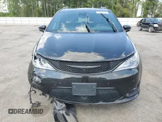 2018 Chrysler Pacifica Limited z VIN 2C4RC1GG9JR261500, wystawiony jako Copart lot #52165515 z przebiegiem 100 258 mil mil oraz Szkody całkowita. Historia ofert i sprzedaży dostępna na DreamBid. Obrazek 5.