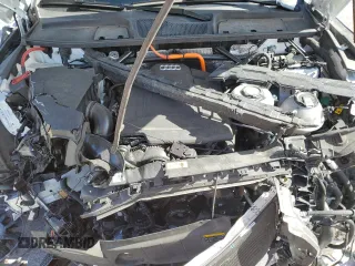 2024 Audi Q5 S line Premium Plus with VIN WA1E2AFY7R2069394, listed as a Copart auction lot 58247535 with 25,433 mi miles and Salvage title. Bid and sale history available at DreamBid. Image 11.