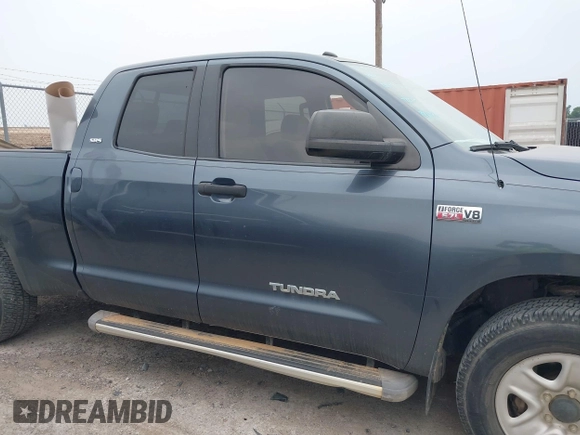 2010 Toyota Tundra z VIN 5TFUW5F10AX137509, wystawiony jako IAAI lot #42061138 z przebiegiem 139 128 mil mil oraz . Historia ofert i sprzedaży dostępna na DreamBid. Obrazek 13.