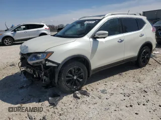2016 Nissan Rogue SV z VIN 5N1AT2MV2GC813003, wystawiony jako Copart lot #52980745 z przebiegiem 129 090 mil mil oraz Czysty tytuł • Clean title. Historia ofert i sprzedaży dostępna na DreamBid. Obrazek 1.