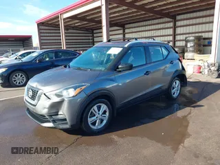 2019 Nissan Kicks S z VIN 3N1CP5CU9KL505032, wystawiony jako IAAI lot #41831490 z przebiegiem 35 155 mil mil oraz . Historia ofert i sprzedaży dostępna na DreamBid. Obrazek 2.