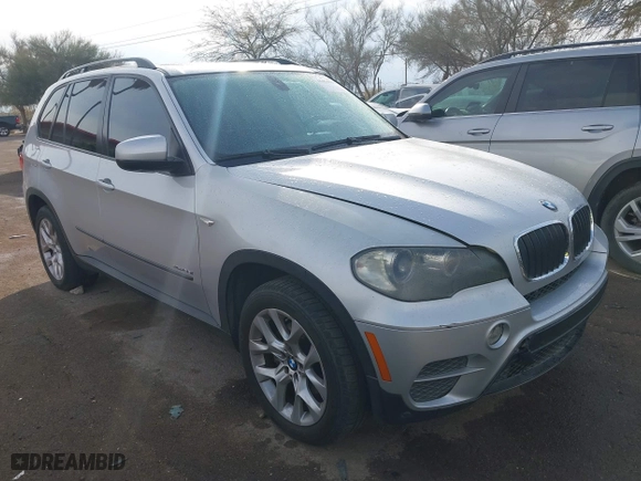 2011 BMW X5 35i with VIN 5UXZV4C5XBL407637, listed as a IAAI auction lot 41454552 with 204,510 mi miles. Bid and sale history available at carsss.com. Image 1.