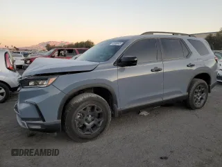2025 Honda Pilot TrailSport with VIN 5FNYG1H62SB012877, listed as a Copart auction lot 42648605 with 3,631 mi miles and Salvage Title. Bid and sale history available at carsss.com. Image 1.