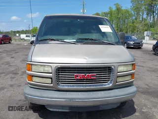 2001 Chevrolet Express with VIN 1GAHG39R711229376, listed as a IAAI auction lot 41948861 with 124,925 mi miles and . Bid and sale history available at carsss.com. Image 12.