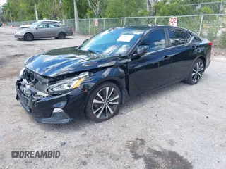 2020 Nissan Altima SR with VIN 1N4BL4CV5LC186805, listed as a IAAI auction lot 41933524 with 59,050 mi miles and . Bid and sale history available at carsss.com. Image 2.