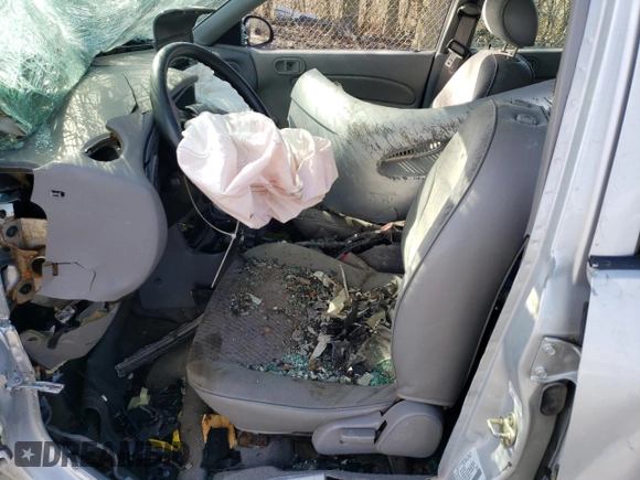 1998 Ford Escort LX z VIN 1FAFP10P9WW308918, wystawiony jako Copart lot #47925665 z przebiegiem Nie podano mil oraz Szkoda całkowita • Salvage title. Historia ofert i sprzedaży dostępna na DreamBid. Obrazek 7.