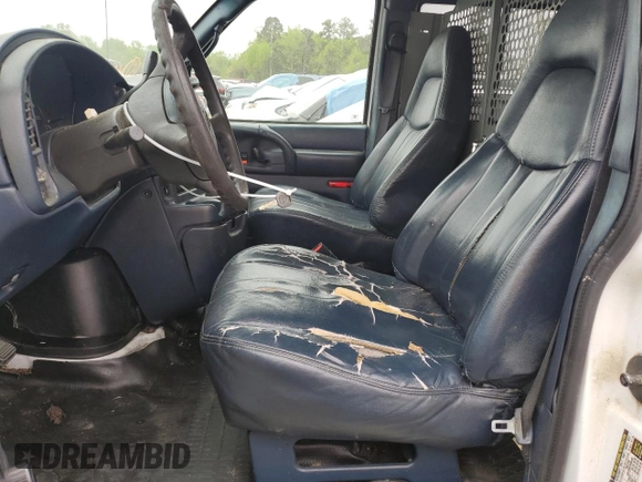 2005 Chevrolet Astro Cargo with VIN 1GCDM19X95B105305, listed as a Copart auction lot 50129575 with 362,844 mi miles and Salvage Title. Bid and sale history available at DreamBid. Image 7.