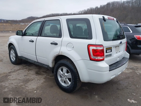 2010 Ford Escape XLS z VIN 1FMCU9C7XAKC89999, wystawiony jako IAAI lot #41506494 z przebiegiem 242 078 mil mil oraz . Historia ofert i sprzedaży dostępna na DreamBid. Obrazek 3.