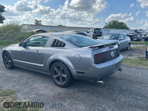 2007 Ford Mustang Deluxe with VIN 1ZVFT80N975342231, listed as a Copart auction lot 51870915 with 175,676 mi miles and Clean Title. Bid and sale history available at carsss.com. Image 3.