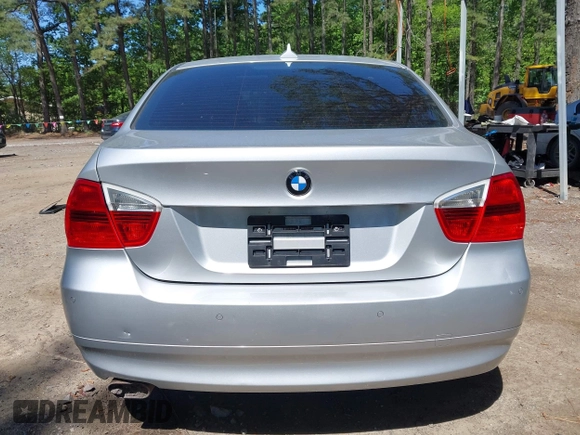 2008 BMW 3 Series 328xi с VIN WBAVC935X8K044268, выставлен на аукционе IAAI как лот 42116630 с пробегом 137 739 миль миль и . История ставок и продаж доступна на DreamBid. Изображение 15.